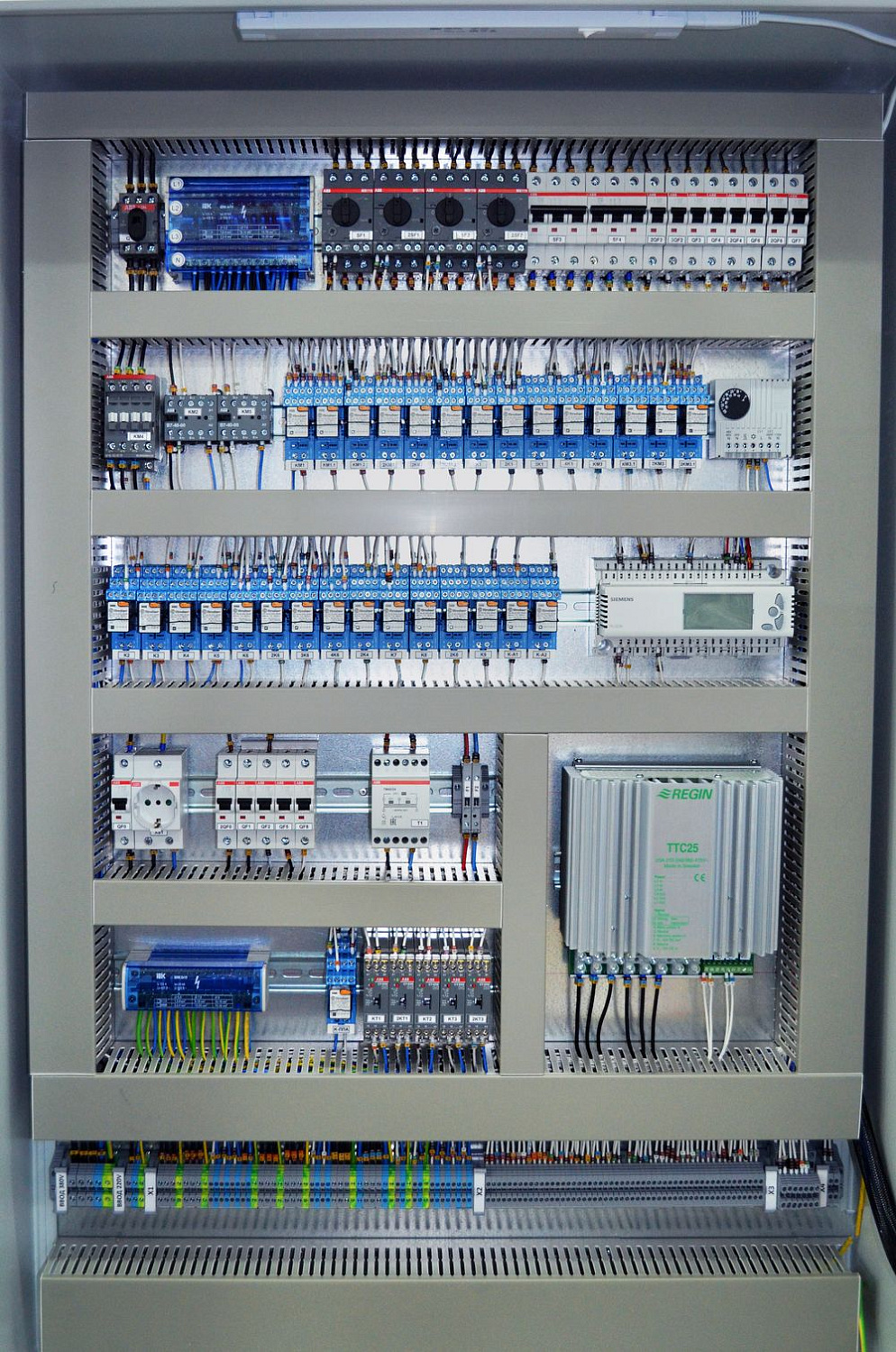 Сборка щитов автоматики (ЩА) и шкафов управления